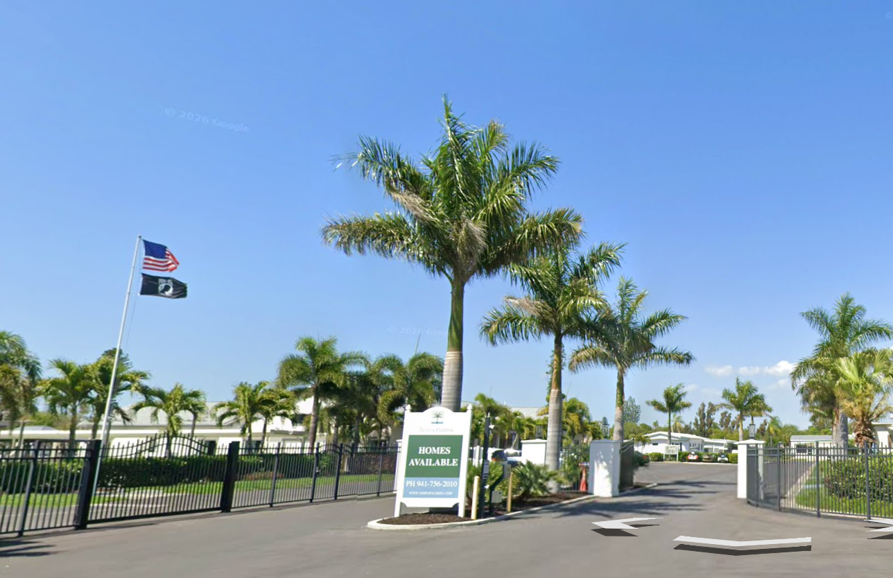 Entrance to Plantation Village Bradenton